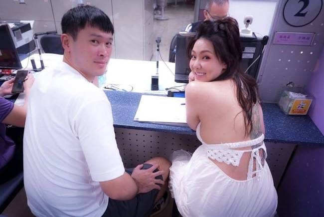 刘雨柔晒照官宣再婚!挺孕肚与男友胡凯翔登记结婚