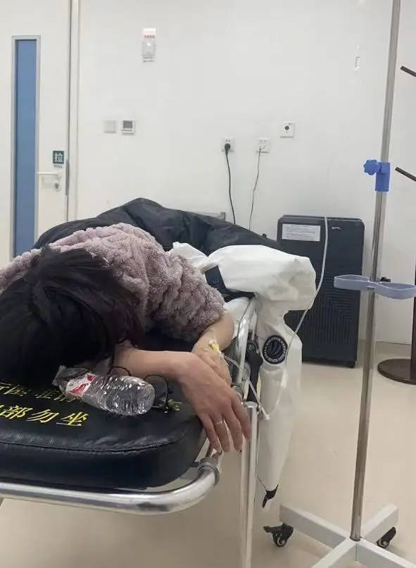 颖儿分享割胆手术经历 表示割胆并不可怕