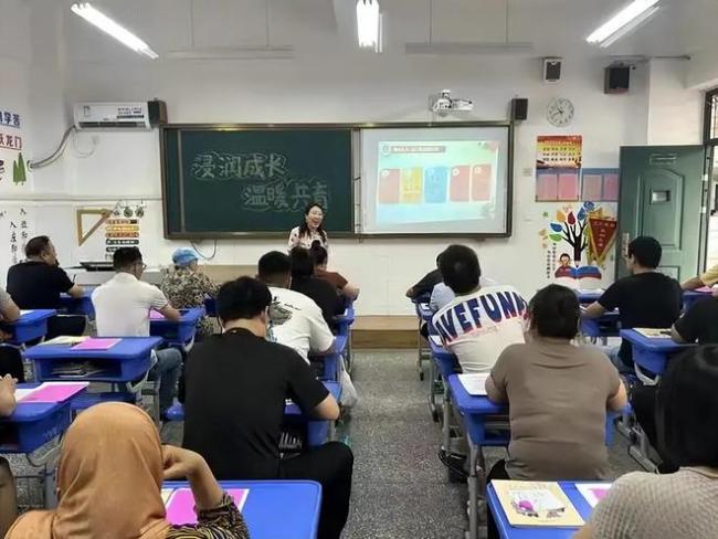 家长每个月工资几乎都花在孩子身上，而孩子竟还是拿不到三好学生