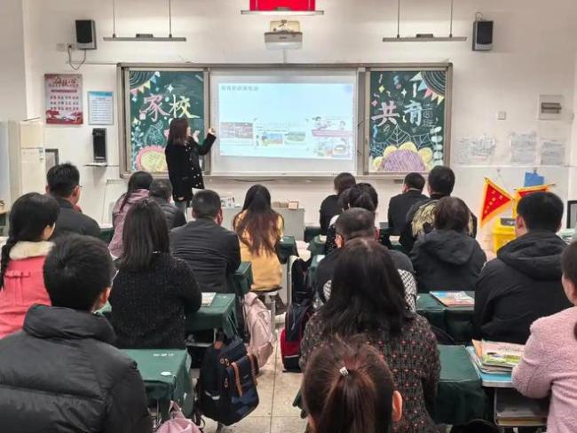 家长每个月工资几乎都花在孩子身上，而孩子竟还是拿不到三好学生