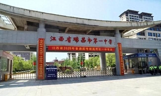 老师发火：能录取清北为啥不报？3位高考生说：我的高考，我做主