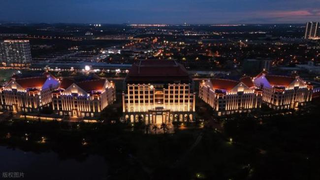 高分生录985分校，16名学生选择复读，只看网络不看本本，怨谁？