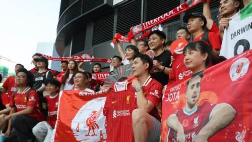 利物浦vs AC Milan熱身賽　場外擠滿球迷形成「紅色海洋」
