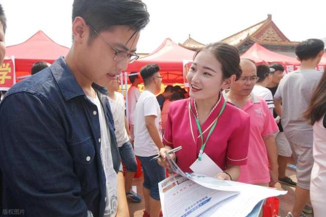 高分生录985分校，16名学生选择复读，只看网络不看本本，怨谁？