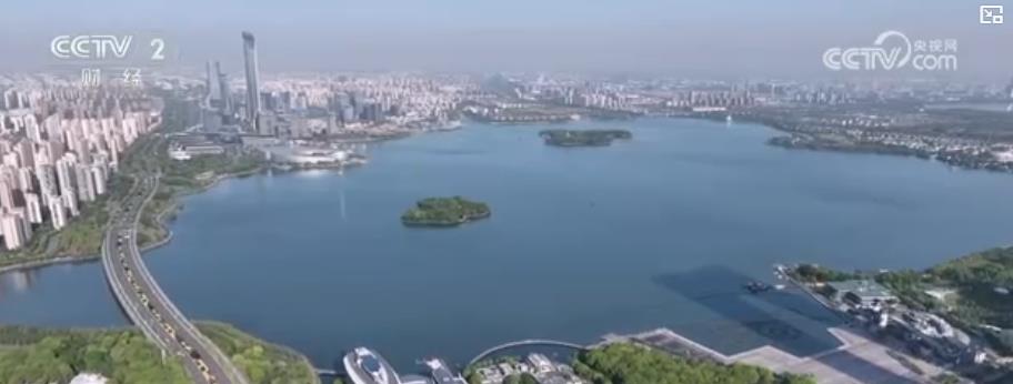 /p> <p> up 27 ، greenman مليار يوان في غضون خمس سنوات لبناء مشروع مبتكر لصناعة مراقبة القيادة الذكية. </p> <p> التركيز على البحث والتطوير المحلي وخدمة السوق المحلية أصبح إجماعًا بين الشركات متعددة الجنسيات للاستثمار في الصين. منذ وقت ليس ببعيد ، أعلنت Roche Diagnostics ، من سويسرا ، أنها ستستثمر 380 مليون فرنك سويسري في سوتشو لبناء قاعدة جديدة للبحث والتطوير للكواشف والأدوات. هذا هو أكبر مشروع استثمار منفرد لـ Roche Diagnostics في الصين. </p> <p class = 