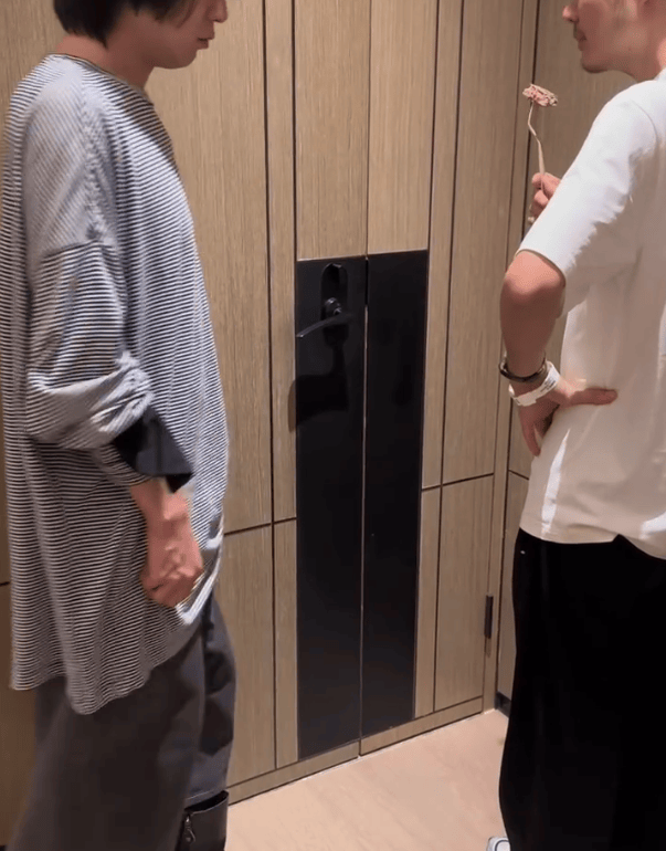 毛晓彤参加活动被意外反锁房间 大喊:我出不去了
