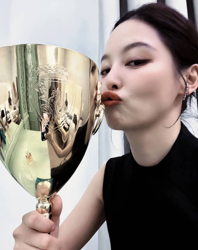辛芷蕾发长文感谢前经纪人:谢谢梁婷女士让我有梦可做