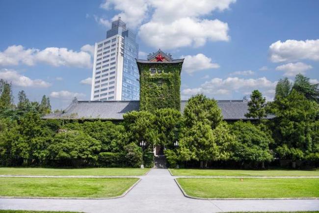 2025年985高校保研率排名：中科大第三浙大第十一，前十名是谁？