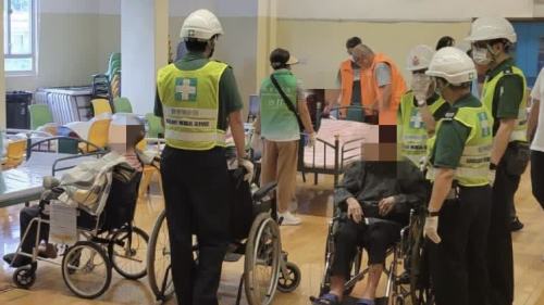 樺加沙襲港│醫療輔助隊沙頭角老人院協助撤離