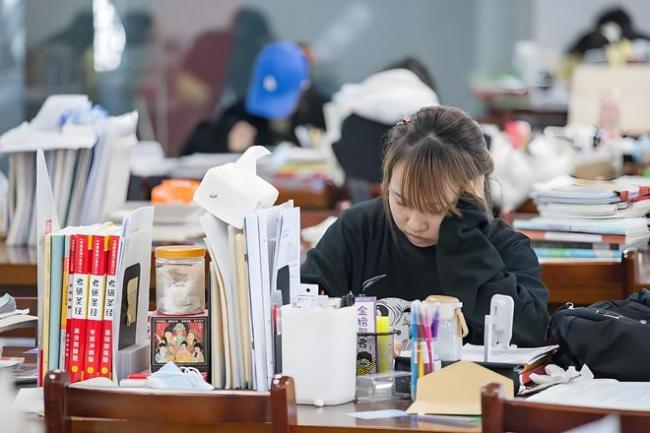 "考上211，你还想光宗耀祖一辈子？"教育盲盒拆出多少父母幻觉！