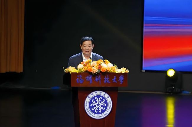 首批只招50大学生却建3240人新型高中?曹德旺的教育棋局引热议