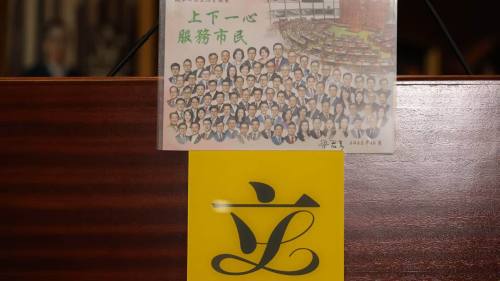 立法會換屆前最後一次大會　開會前多名議員在議事廳合照