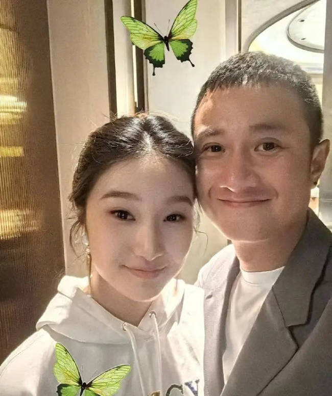 马伊琍大女儿晒与姥姥合照显乖巧！长得像爸爸文章