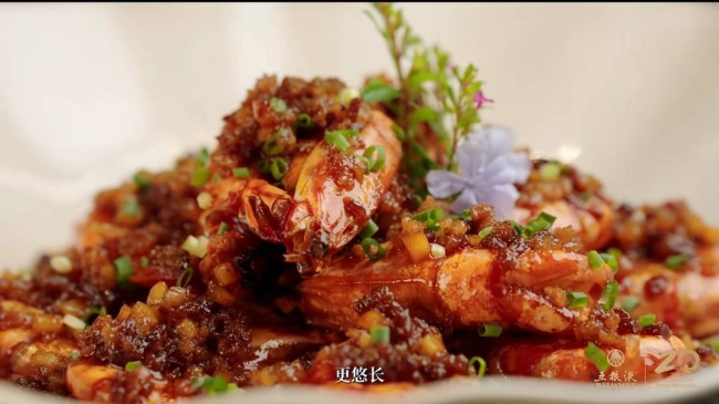 中国烹饪大师“寻香”元明古窖池群,探寻五粮液“大国浓香”密码