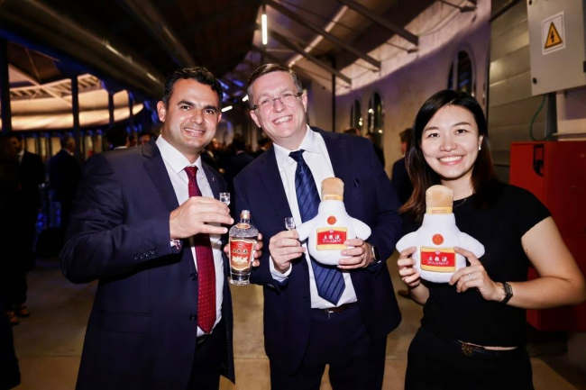 中国烹饪大师“寻香”元明古窖池群,探寻五粮液“大国浓香”密码