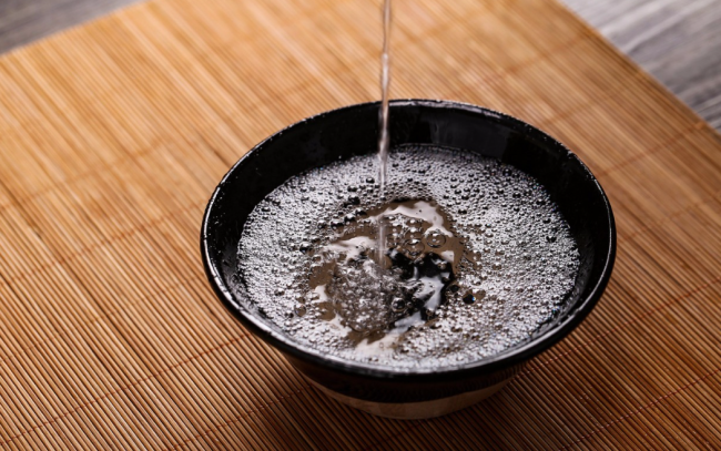 14只白酒股下跌 贵州茅台1476元/股收盘