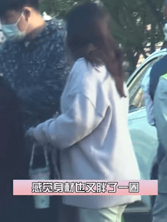 阚清子挺孕肚产检疑似临盆在即!老公全程贴心陪护