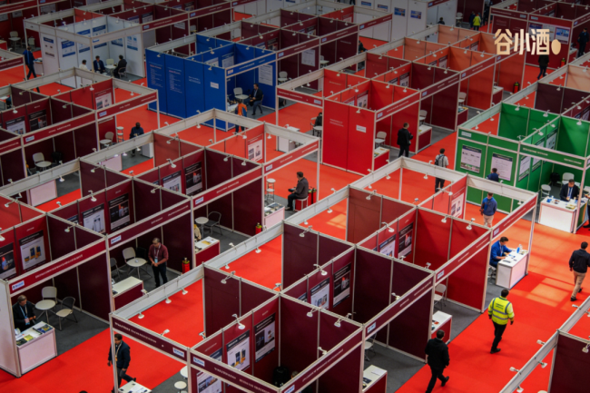 谷小酒刘飞:《2026:全力开火 干就完了》