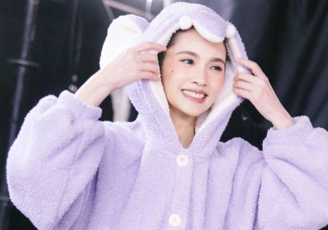 杨丞琳分享冻龄秘诀 坦言自己的先天优势是娃娃脸