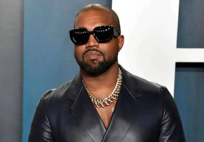 侃爷登报为过往争议道歉 称双相情感障碍致失控