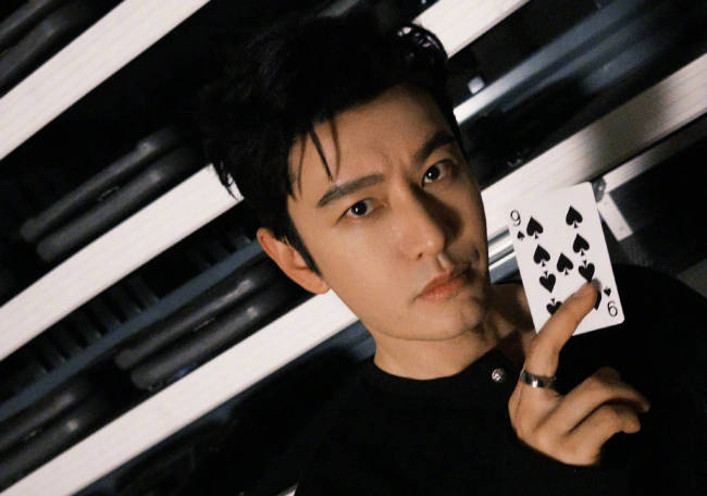 黄晓明回应在澳门输掉十几亿：AI技术伪造的假新闻