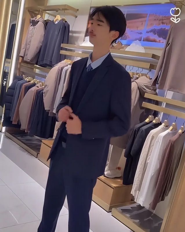 “好好的儿子被你养成大佐”,家长让儿子留胡须受尽嘲笑