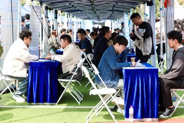 武汉大学举办2026届毕业生春季校园双选会