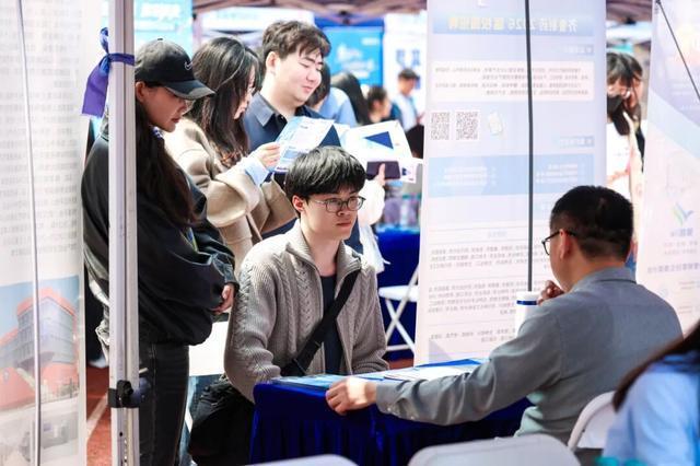 武汉大学举办2026届毕业生春季校园双选会