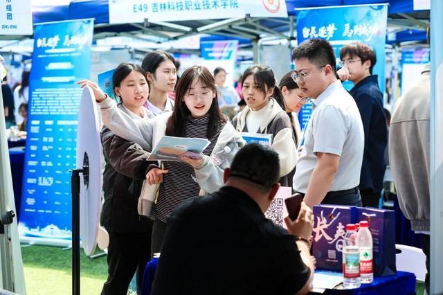 武汉大学举办2026届毕业生春季校园双选会