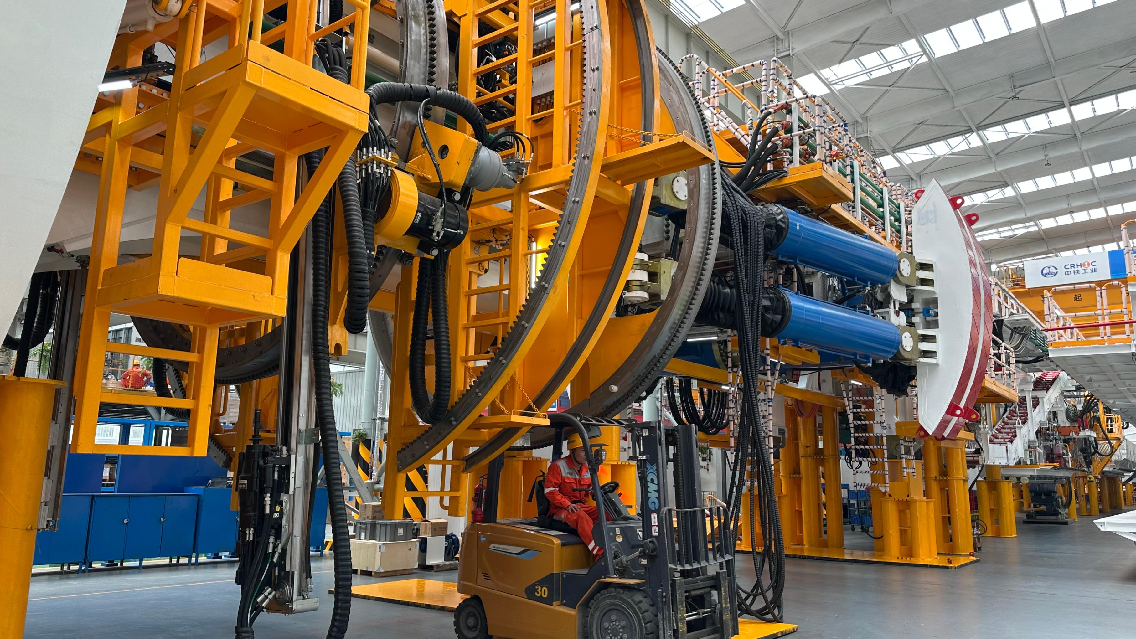 中铁集团盾构机展示。人民网记者 王绍绍摄