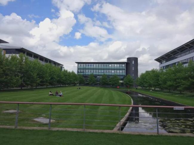 国内有钱人为什么都喜欢送孩子去英国留学？