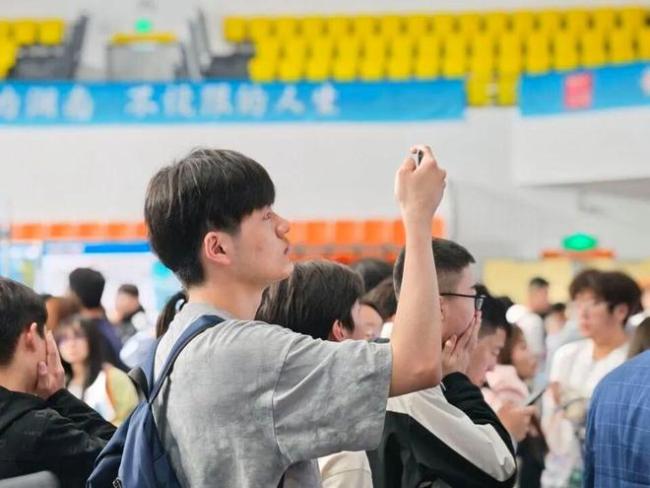 655家单位、1.29万个岗位，湖南用心帮大学生找工作