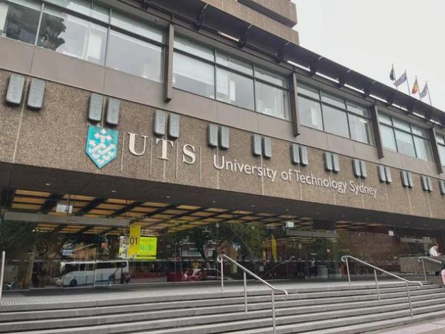 燃尽了啊:英国大学亏完,澳洲大学亏!