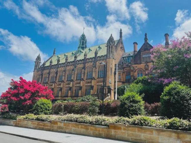 燃尽了啊:英国大学亏完,澳洲大学亏!