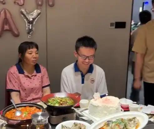 526分离目标湘潭大学差了34分！父亲一句尽力了，接住孩子的情绪