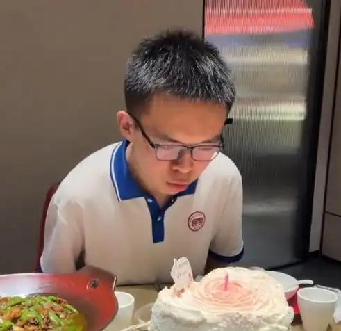526分离目标湘潭大学差了34分！父亲一句尽力了，接住孩子的情绪