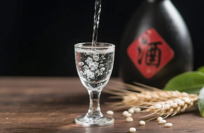 年内二度调价!茅台市场化破冰,白酒行业迎来结构大分化