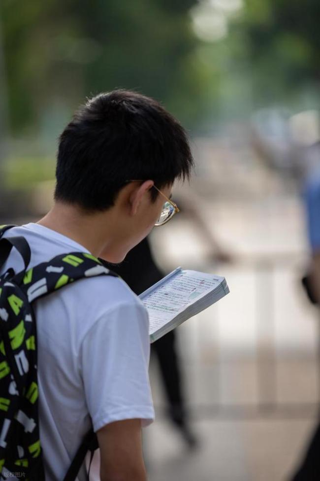 2026年高考录取:哪些考生实现低分高录?又为何出现高分低录?