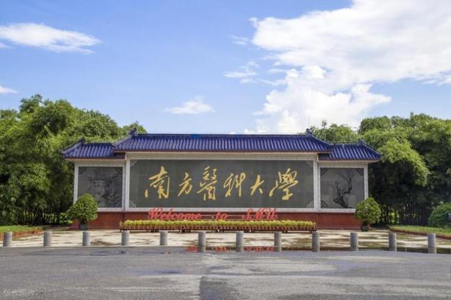 2026年高考录取:哪些考生实现低分高录?又为何出现高分低录?