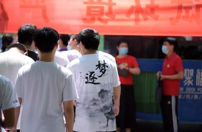 2026年高考录取:哪些考生实现低分高录?又为何出现高分低录?