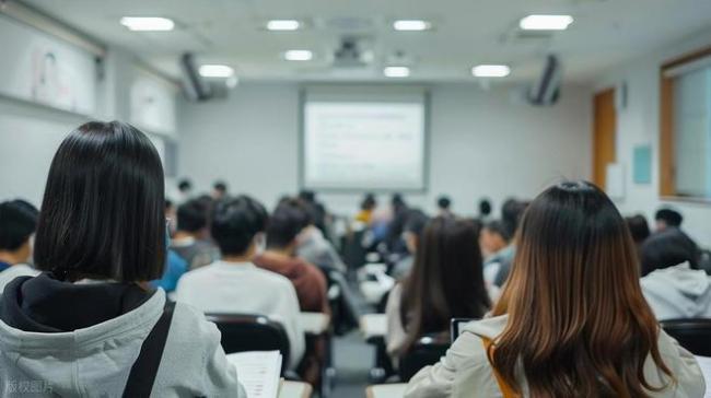 考生被985录取却嫌弃专业冷门,选择放弃入学复读