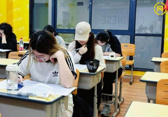 我是不是被艺考老师忽悠瘸了?看孩子没有时间复习文化课,我痛啊