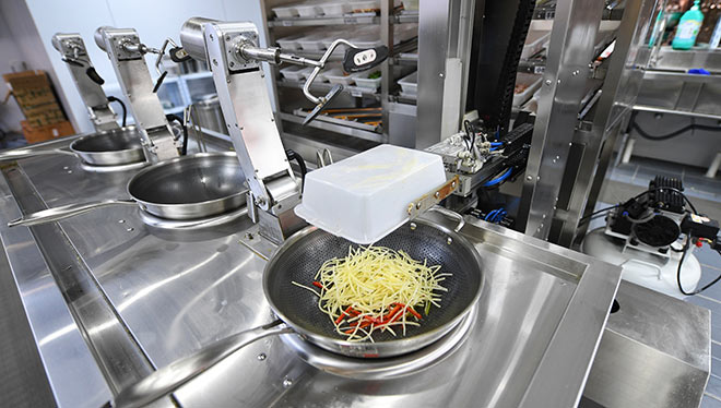 炒菜机器人进入商用关键期 从餐厅到食堂 渗透率快速提升