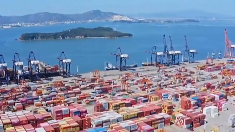 不靠海的内陆城市，如何把锂电池卖向全球？