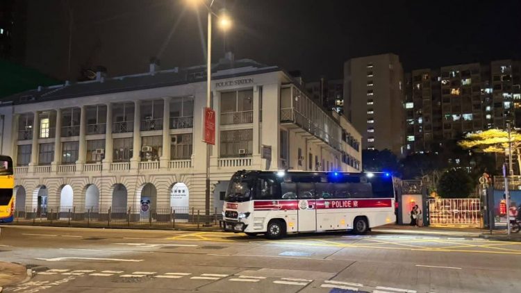 警西九龍「冠軍」暨「闖岸」跨部門反罪惡行動拘12人